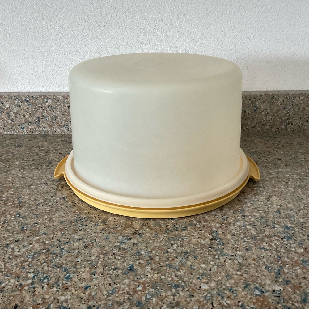 Tupperware cake carrier harvest gold cupcake cookie
